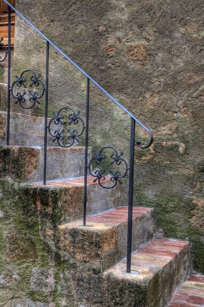 Eggers, Julie 아티스트의 Italy-Tuscany-Pienza Steps with wrought iron railing leading to the entrance to a home in Pienza작품입니다.